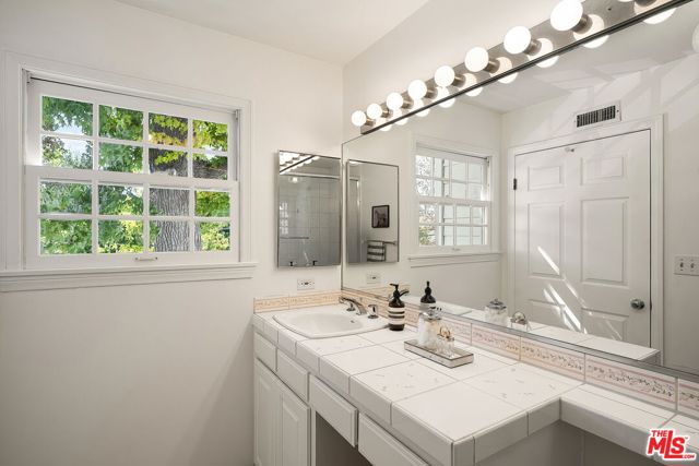 3173 Butler Avenue photo 37