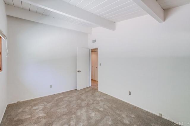 6032 Adobe Falls Rd, San Diego CA: https://media.crmls.org/mediaz/17c94c5b-86b9-447c-822d-8aff1afadb35.jpg