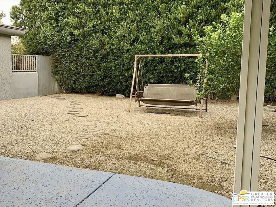 https://media.crmls.org/mediaz/17c9dbb9-1bb9-456c-b7f3-aad3d6ad0c83.jpg?preset=X-Large