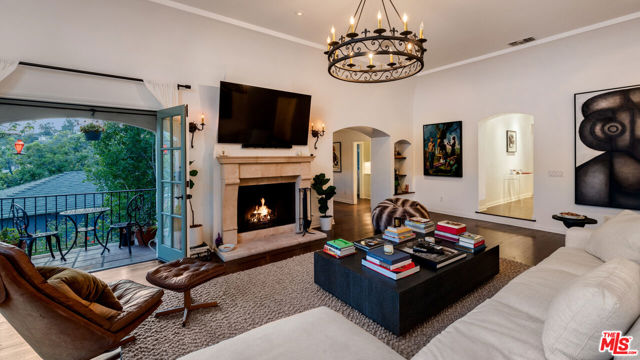 3145 La Suvida Drive, Los Angeles CA: https://media.crmls.org/mediaz/17ca0613-ead4-4dce-a516-fc90db6f4c3e.jpg