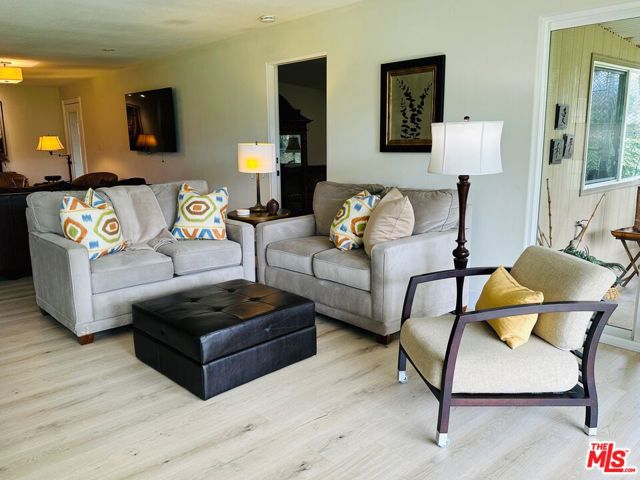 425 S Paseo Laredo, Cathedral City CA: https://media.crmls.org/mediaz/17ca3d40-9e5e-415e-a784-936965b7ab8d.jpg