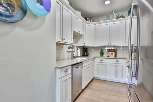 Detail Gallery Image 12 of 21 For 810 D Ave, Coronado,  CA 92118 - 2 Beds | 2 Baths