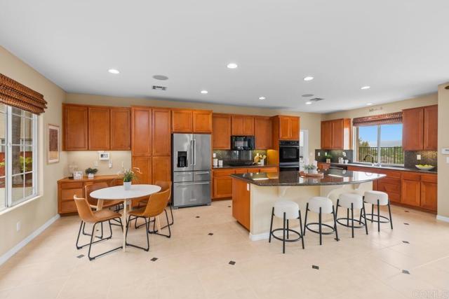 320 Crownview Ct, San Marcos CA: https://media.crmls.org/mediaz/17caae0f-89fd-4957-8a66-eab962003c71.jpg