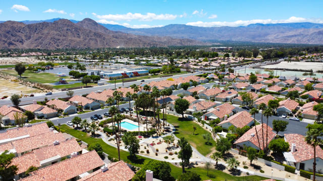 43870 Via Granada, Palm Desert CA: https://media.crmls.org/mediaz/17cae57b-9084-4008-8288-7f6d81df5f49.jpg