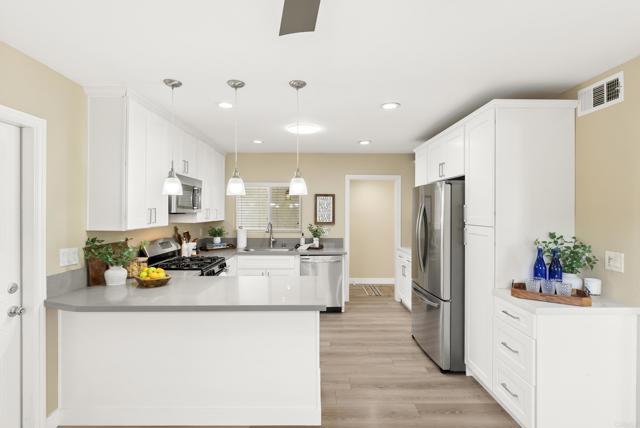 Detail Gallery Image 13 of 31 For 3218 Carolyn Cir, Oceanside,  CA 92054 - 3 Beds | 2 Baths