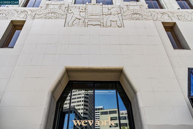 438 W Grand Ave, Oakland CA: https://media.crmls.org/mediaz/17cbf5cd-c60f-48c3-ac66-8807a0cbb48c.jpg