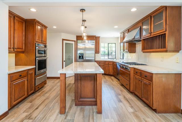 Detail Gallery Image 12 of 70 For 1210 Cypress Dr, Vista,  CA 92084 - 5 Beds | 4 Baths