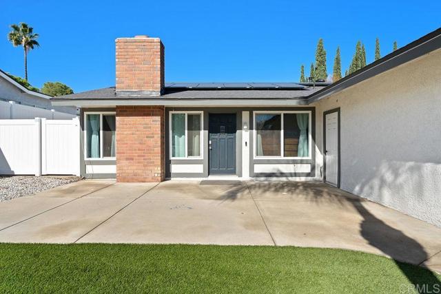 927 Cottonwood Court, Corona CA: https://media.crmls.org/mediaz/17cd2455-3a80-4252-acfc-f86a9baa9779.jpg