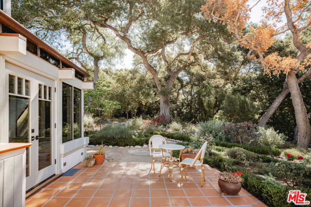 840 Ivy Lane, Montecito CA: https://media.crmls.org/mediaz/17cdb32f-1fe7-4230-bb81-e2d1b7382dc9.jpg