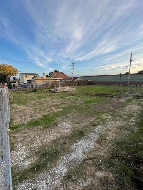 1100 Norton Street, San Mateo CA: https://media.crmls.org/mediaz/17ce5647-1bb2-4fd9-81ea-38baa3eea3ae.jpg