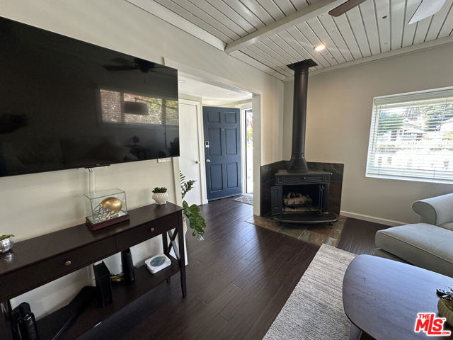 440 Howland Canal, Venice CA: https://media.crmls.org/mediaz/17ceab84-405c-41f0-9a34-faf661c30cb6.jpg