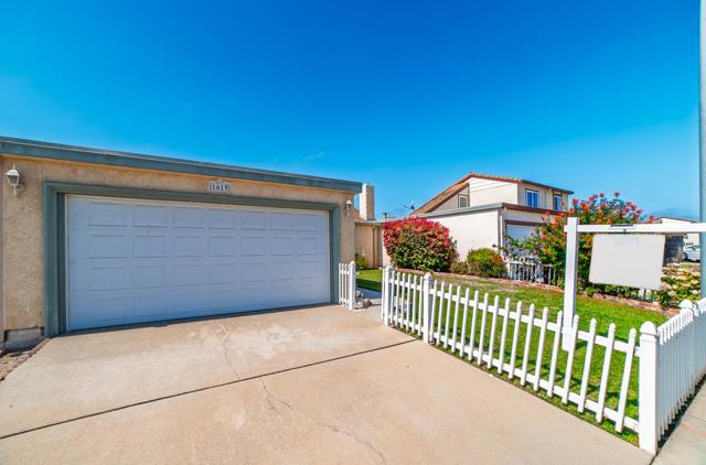 1619 Seville Street, Salinas CA: https://media.crmls.org/mediaz/17cec4ef-40df-439c-a1aa-6ee21d4af032.jpg