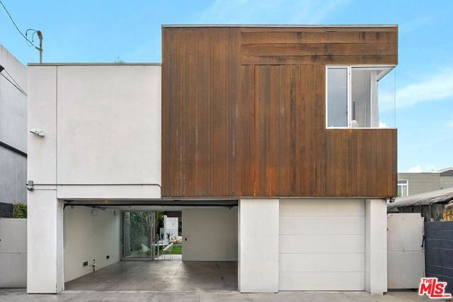 714 California Avenue, Venice CA: https://media.crmls.org/mediaz/17cefcc1-02a7-42e1-b3b6-6ee2118356c8.jpg