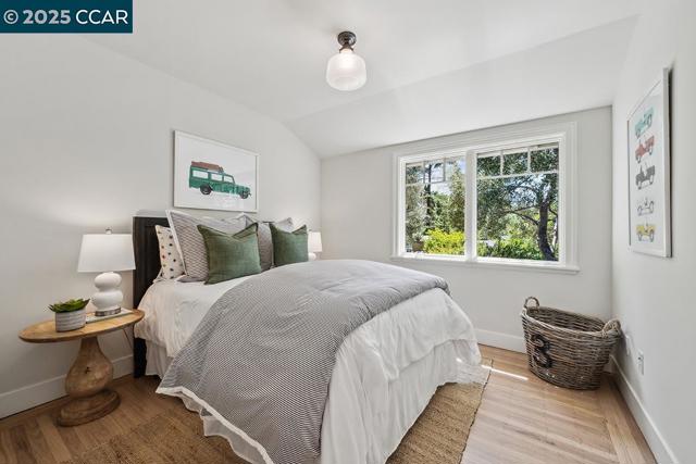 390 Castello Rd, Lafayette CA: https://media.crmls.org/mediaz/17cf528d-517b-4d81-b8ff-51381bbca2fe.jpg