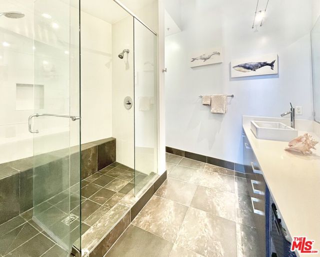 13320 Beach Avenue, Marina del Rey CA: https://media.crmls.org/mediaz/17cfeff7-a50e-4456-a0b3-0bf926d95078.jpg