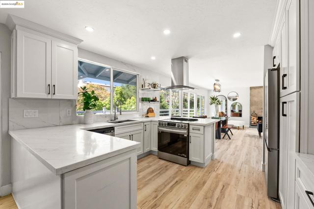 3459 Pinewood Dr, Hayward CA: https://media.crmls.org/mediaz/17cffa97-7ceb-4905-b937-5063a1b020f7.jpg
