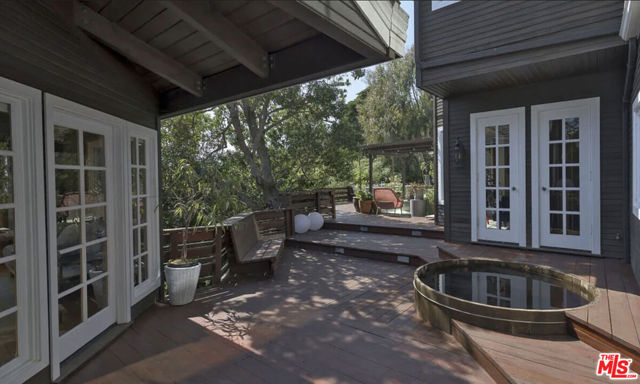 31840 Seafield Drive, Malibu CA: https://media.crmls.org/mediaz/17cffffd-513b-470c-91b7-8b9465d8bc4b.jpg