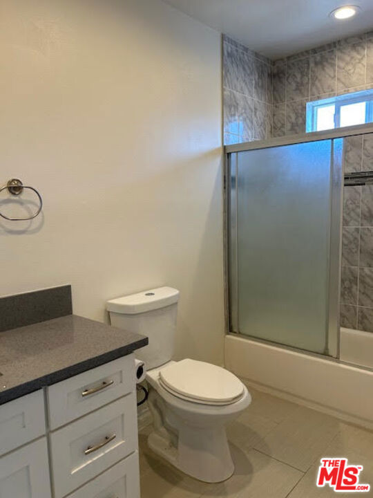 523 N Benton Way, Los Angeles CA: https://media.crmls.org/mediaz/17d015da-6290-4c4e-abca-87cb045b79ef.jpg