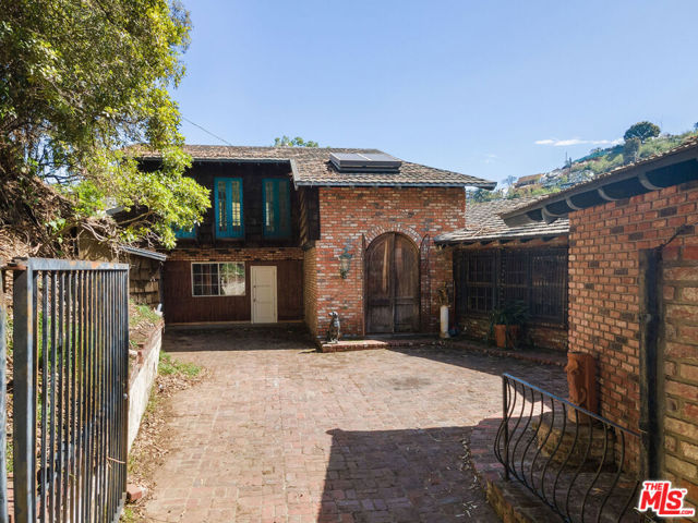 7319 Woodrow Wilson Drive, Los Angeles CA: https://media.crmls.org/mediaz/17d0a6ec-e386-476b-9ac7-4f1a7ce5b68d.jpg