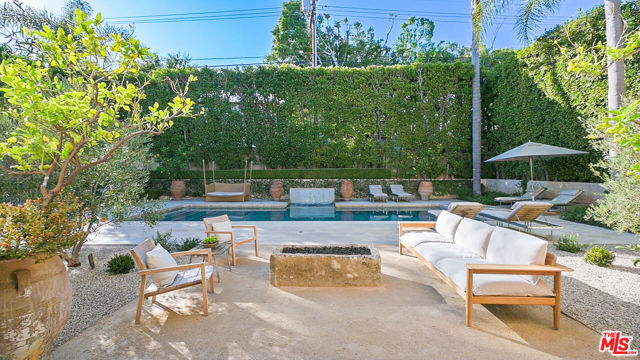 623 N ALTA Drive, Beverly Hills CA: https://media.crmls.org/mediaz/17d0b84b-5b6b-4a11-8889-72f0f56a53cc.jpg