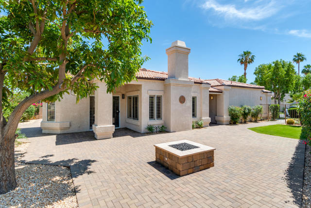 48245 Calle Floristas, La Quinta CA: https://media.crmls.org/mediaz/17d1765d-5923-47c3-afeb-0c3ac3bd8b78.jpg