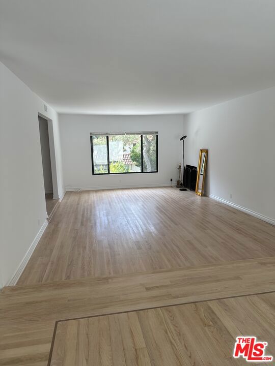 9781 Blantyre Drive, Beverly Hills CA: https://media.crmls.org/mediaz/17d26e06-43fe-49ef-9b9f-888cbaecd2fe.jpg