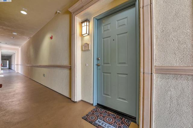 20500 Town Center Ln, Cupertino CA: https://media.crmls.org/mediaz/17d2bcc0-2059-4667-b501-90f93ed5dc92.jpg