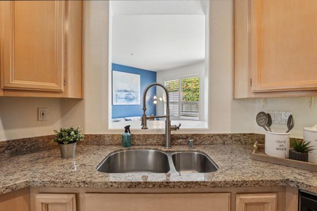 595 Shoal Circle,  CA: https://media.crmls.org/mediaz/17d2d9df-fe50-48cd-9273-57b7ca6fdafe.jpg