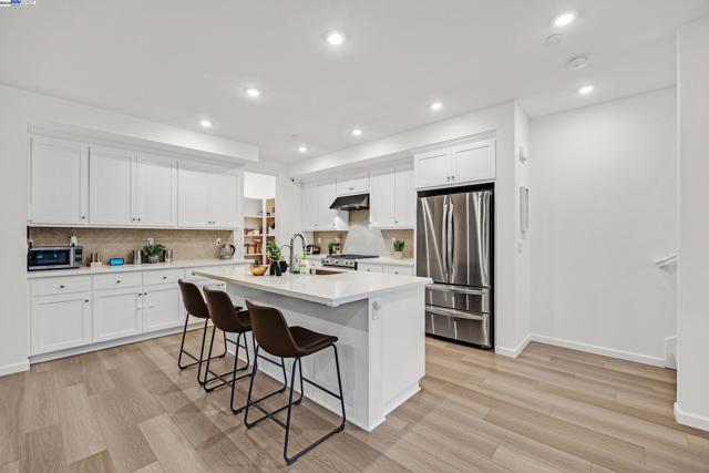 5422 Arnold Rd, Dublin CA: https://media.crmls.org/mediaz/17d317b3-b23c-4a61-804a-1f04ae580527.jpg