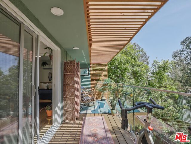 6921 Paseo Del Serra Drive, Los Angeles CA: https://media.crmls.org/mediaz/17d38a56-b1d9-430c-a789-9097913ff3a9.jpg