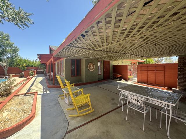 7585 Joshua Lane, Yucca Valley CA: https://media.crmls.org/mediaz/17d3ca05-40d7-43c0-bdc4-33a7574f3482.jpg