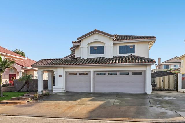 664 Crescent Dr, Chula Vista CA: https://media.crmls.org/mediaz/17d3d83a-13a1-47a3-9d3d-00b0832a75dd.jpg