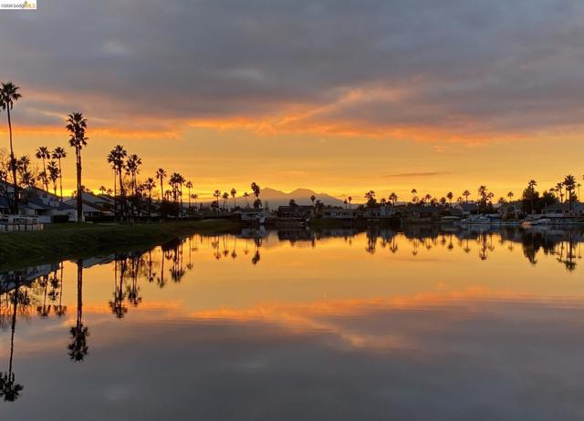 1550 Trawler St, Discovery Bay CA: https://media.crmls.org/mediaz/17d4193a-a041-418c-afb8-6cfce9b5e56c.jpg