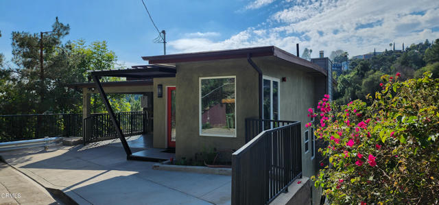 Detail Gallery Image 2 of 33 For 475 Rustic Dr, Los Angeles,  CA 90065 - 3 Beds | 3/1 Baths