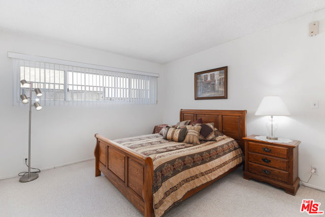 15248 Dickens Street, Sherman Oaks CA: https://media.crmls.org/mediaz/17d43d61-d02a-4f08-a769-6e92d4198107.jpg