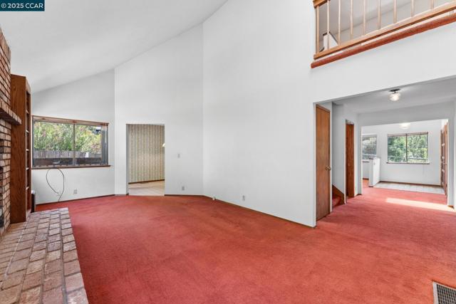 6201 Hillside Dr, El Sobrante CA: https://media.crmls.org/mediaz/17d49c6e-125c-42d2-b3dc-4879156451c5.jpg