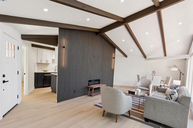 723 Redwood Rd, San Anselmo CA: https://media.crmls.org/mediaz/17d4a394-9f5d-46a3-ac97-94e4db67901b.jpg