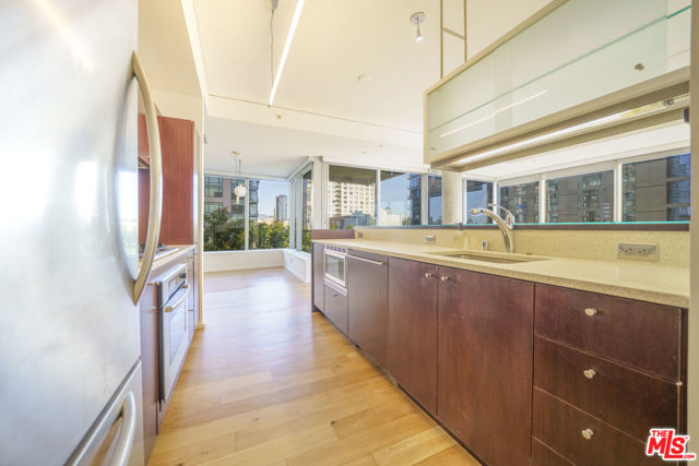 1155 S Grand Avenue, Los Angeles CA: https://media.crmls.org/mediaz/17d4f339-4c14-4a6a-872b-6c0f08e48b26.jpg