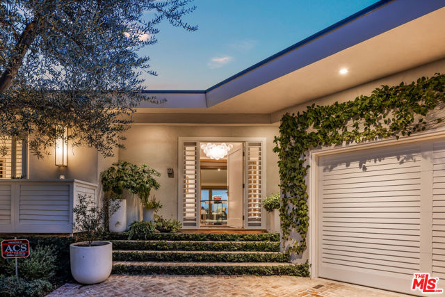 8814 Pinto Place, Los Angeles CA: https://media.crmls.org/mediaz/17d56840-8c23-403b-8da5-57321dad1d4b.jpg