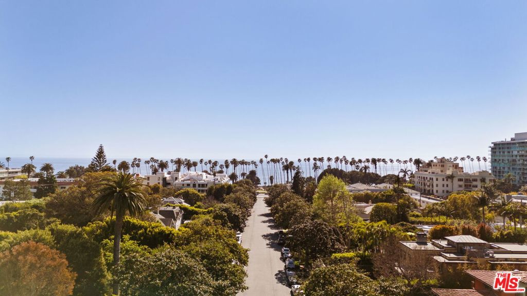 https://media.crmls.org/mediaz/17d5b21b-2791-4cd3-b25e-6ff34663f8ab.jpg?preset=X-Large