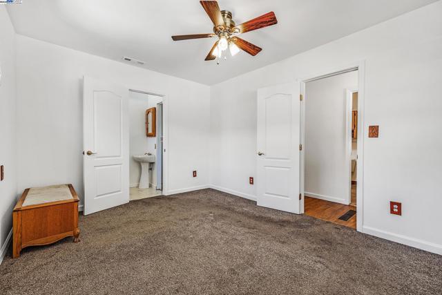 1137 Post St, Alameda CA: https://media.crmls.org/mediaz/17d6595a-4209-4622-beca-abf1f07c5350.jpg