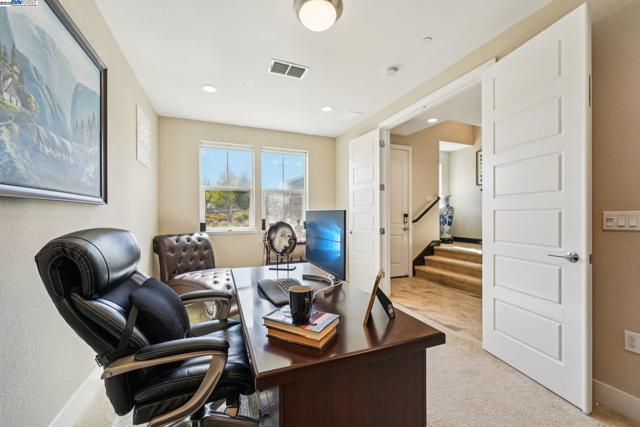 7213 Calistoga Ln, Dublin CA: https://media.crmls.org/mediaz/17d66c5f-b4ba-4995-bdf3-a9a58d4543c3.jpg
