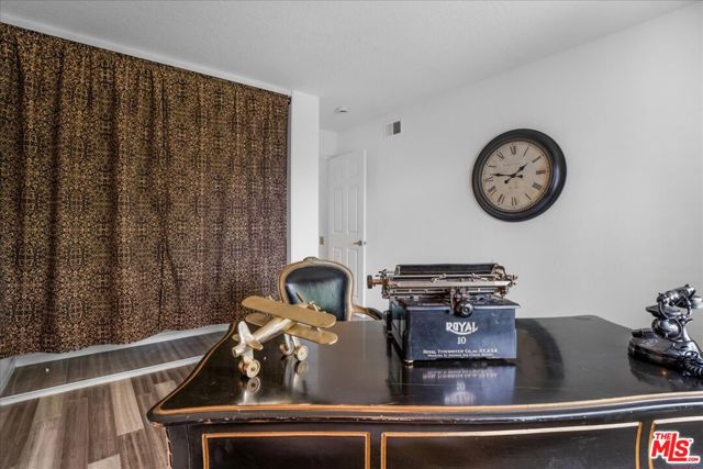 12084 London Grove Court, Moorpark CA: https://media.crmls.org/mediaz/17d67276-7e63-4dba-8f92-112075120f27.jpg