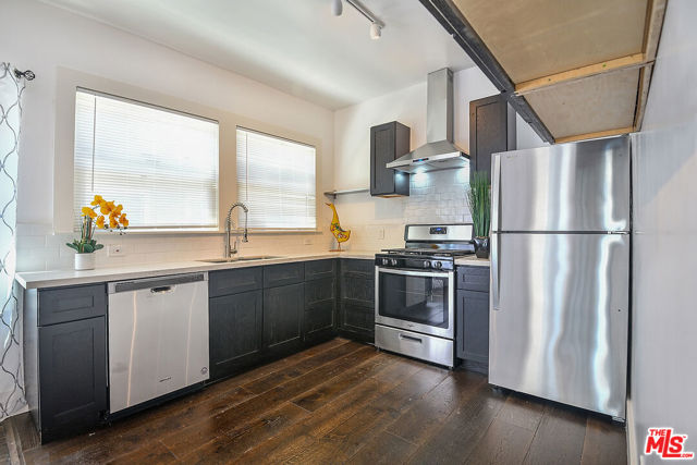 2945 Van Buren Place, Los Angeles CA: https://media.crmls.org/mediaz/17d68563-3ea4-4bd8-af8c-683e0ffe2652.jpg