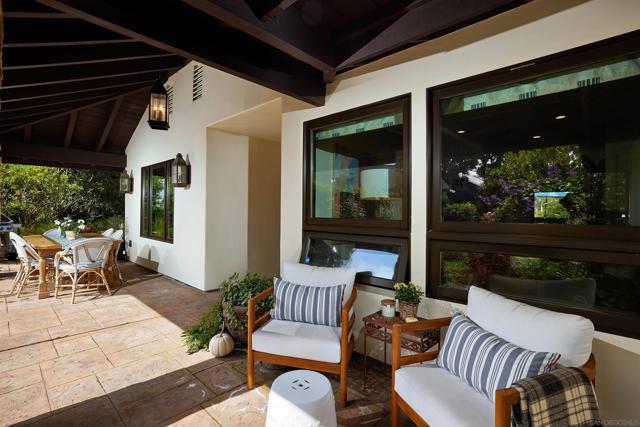 350 Punta Baja Dr, Solana Beach CA: https://media.crmls.org/mediaz/17d6b7d2-07ec-46f4-86ba-ac8249525383.jpg