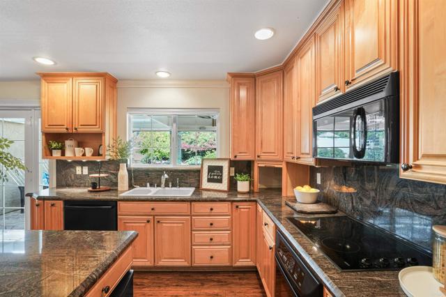 549 Eldorado Drive, Escondido CA: https://media.crmls.org/mediaz/17d6c4c8-da74-4d8d-8cb7-33483aa58cc3.jpg