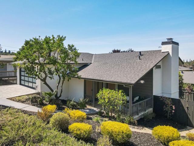 3706 Laurel Way, Redwood City CA: https://media.crmls.org/mediaz/17d6fc95-941e-4585-b734-208ec4b79603.jpg