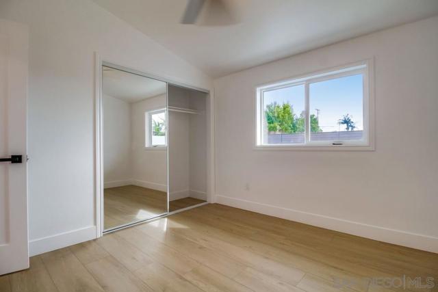 5165 WINTHROP ST, San Diego CA: https://media.crmls.org/mediaz/17d73c13-8a1a-4f3d-aa21-aeb56bfc7ec0.jpg