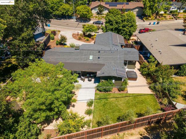 2041 Hidden Valley Dr, Santa Rosa CA: https://media.crmls.org/mediaz/17d74999-bc59-4e83-9ee3-64c1d5f12657.jpg