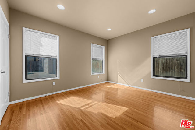 1147 S Point View Street, Los Angeles CA: https://media.crmls.org/mediaz/17d794b5-c7ef-48a9-8420-124de2e81e86.jpg